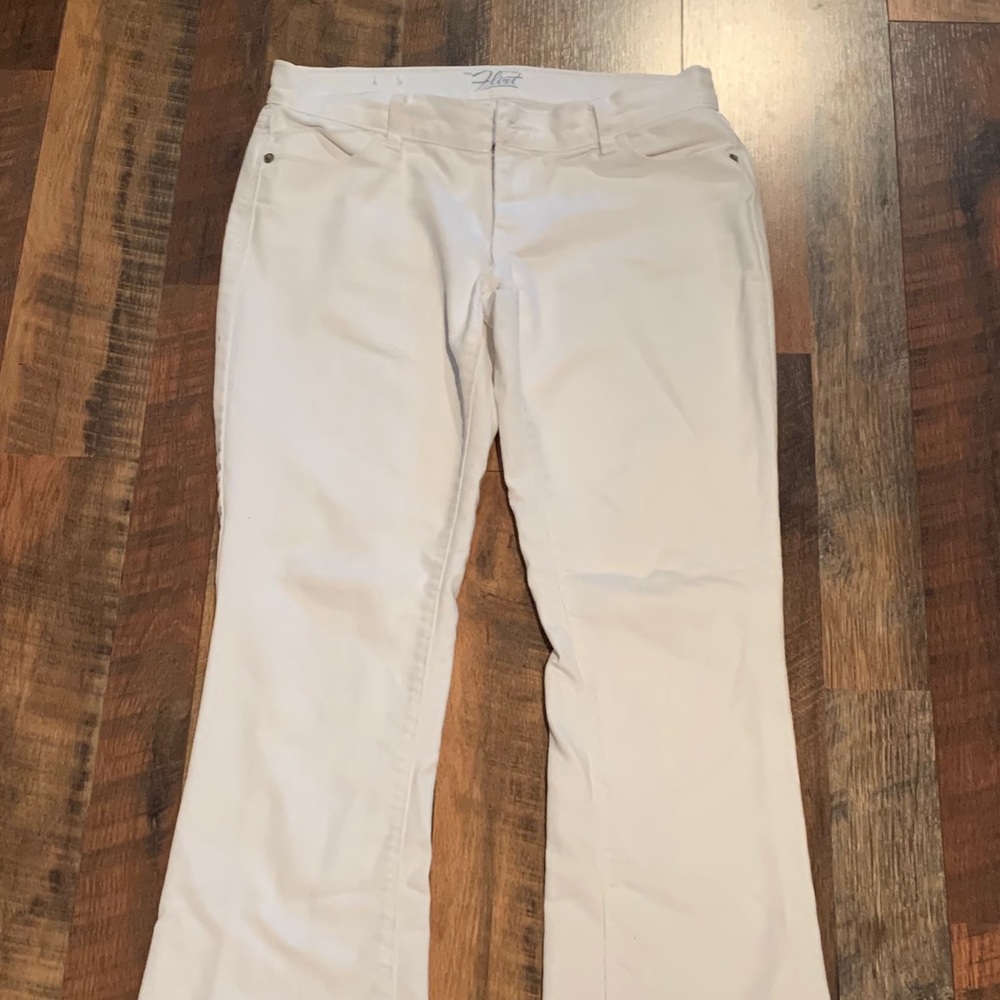 Old Navy Whit Flirt Jeans